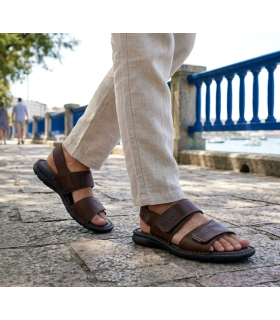 Sandalias hombre piel cómodas velcro marrón ZEN puestas