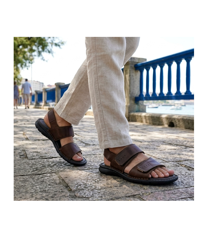 Sandalias hombre piel cómodas velcro marrón ZEN puestas