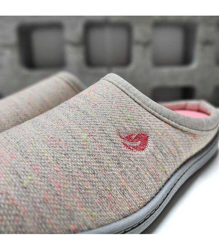 detalle zapatillas mujer Plumaflex tejido beige suave
