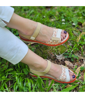 Sandalias Comfort Class mujer piel con plantilla extraíble y velcro puestas