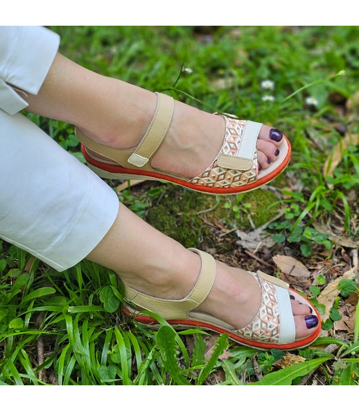 Sandalias Comfort Class mujer piel con plantilla extraíble y velcro puestas