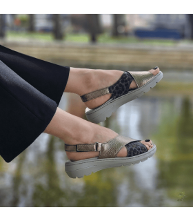 Sandalias cuña animal print Suave by Leyland cómodas puestas de rebajas