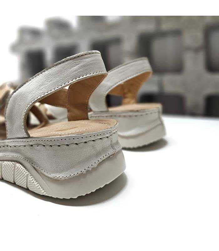 detalle trasero sandalias velcro mujer cómodas