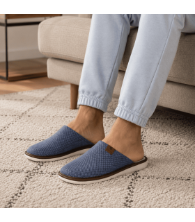 Zapatillas casa hombre azules verano Gomus Garrido Muro puestas