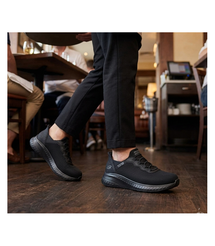 Zapatillas trabajo mujer cómodas Slip-ins Skechers negras puestas