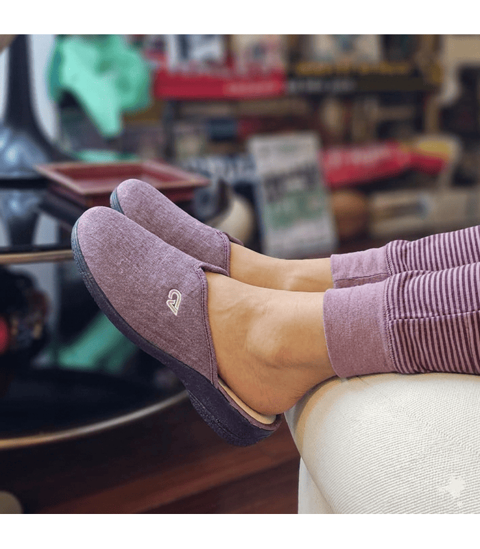 Zapatillas casa mujer destalonadas lila Cabrera de verano puestas