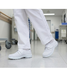 Luisetti, Zapatos profesional sanitario mujer velcro piel blancos puestos