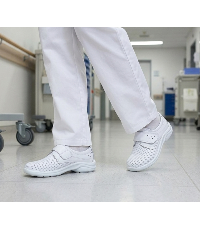 Luisetti, Zapatos profesional sanitario mujer velcro piel blancos puestos