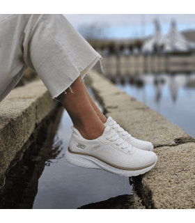 Zapatillas Skechers Slip-ins mujer BOBS Squad Chaos blancas puestas