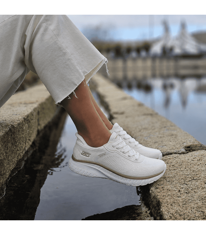 Zapatillas Skechers Slip-ins mujer BOBS Squad Chaos blancas puestas
