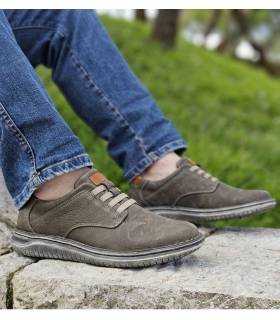 Zapatos hombre piel cómodos Zen verano puestos combinados con jeans