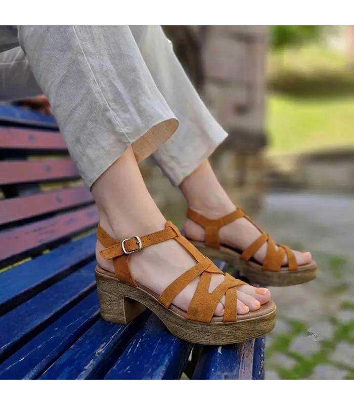 Sandalias tacón mujer plataforma naranja Lola Canales puestas