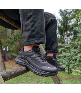 Zapatillas trekking impermeables hombre Paredes Llombai puestas