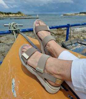 Sandalias cómodas mujer Leyland horma ancha con velcro color topo