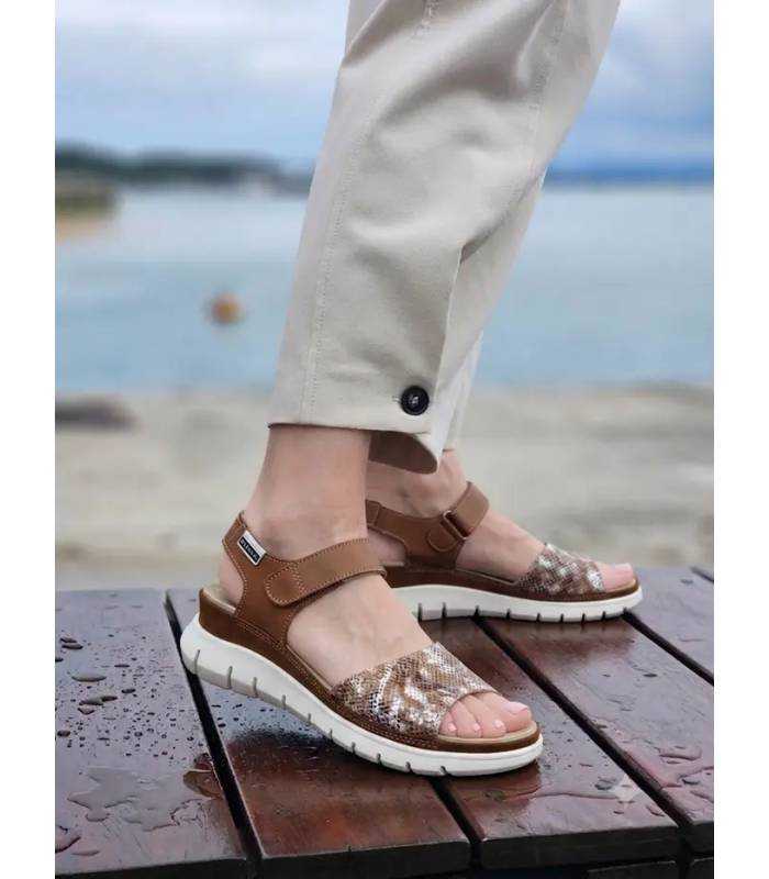 Sandalias confort ancho especial Victoria de Baerchi puestas