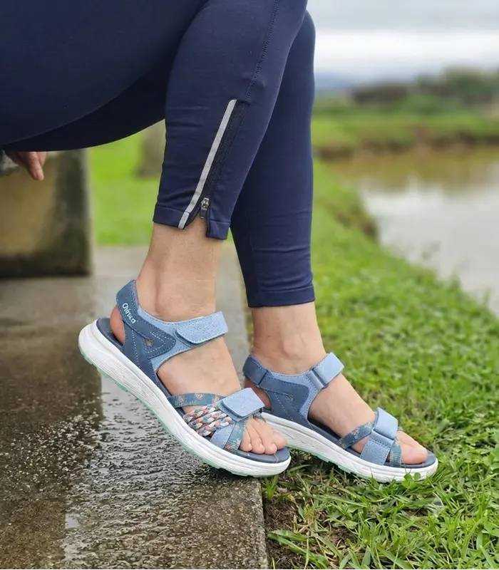 Sandalias cómodas mujer rebajas montaña Barbate azul Chiruca puestas