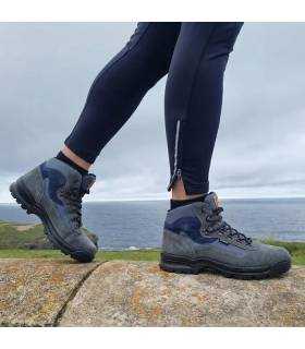 Notton, Botas senderismo mujer serraje azul puestas