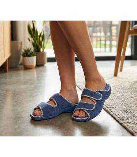 Zapatillas casa mujer Cabrera con velcros de verano puestas