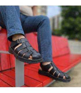 Sandalias Hombre Cerradas Piel Leyland negras puestas