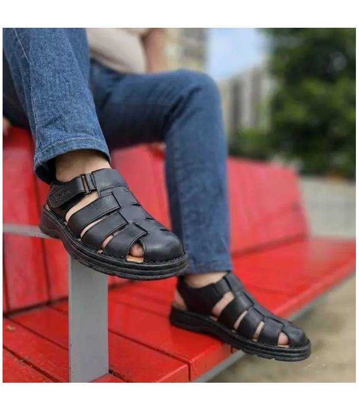 Sandalias Hombre Cerradas Piel Leyland negras puestas