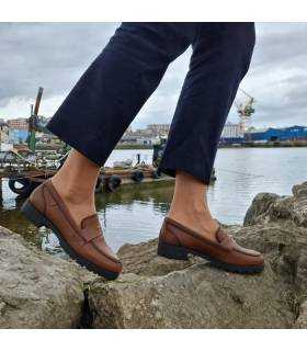 Zapatos mocasines mujer piel camel de Valerias puestos