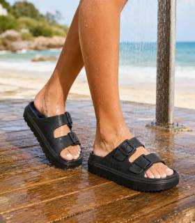 Chanclas  playa mujer dos hebillas cómodas verano de Nicoboco puestas
