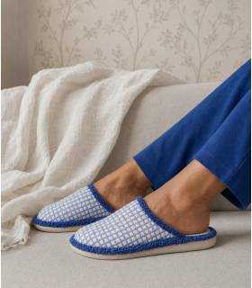 Zapatillas casa mujer verano abiertas Gomus azul kigeras y frescas puestas