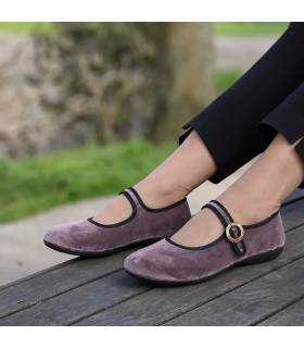 Zapatillas casa o calle mujer Cabrera tipo Mercedes lila puestas