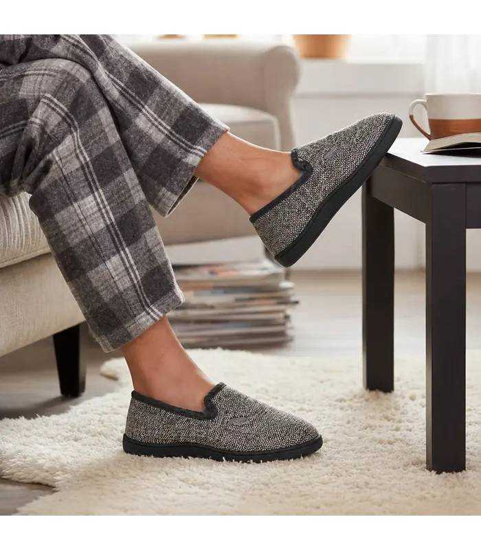Zapatillas casa hombre invierno grises comodas de Plumaflex puestas con pijama