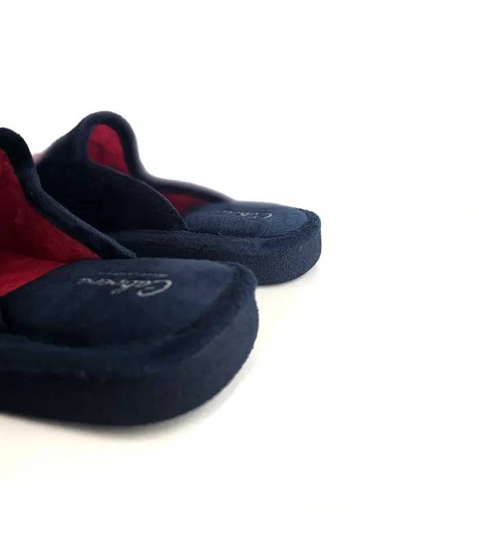 interior rojo zapatillas Cabrera