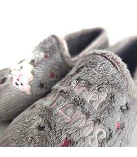 detalle zapatillas sweet dreams fabricada por Cabrera para mujer