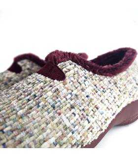 Detalle del tejido jaspeado y elástico granate de las zapatillas Cabrera para mujer