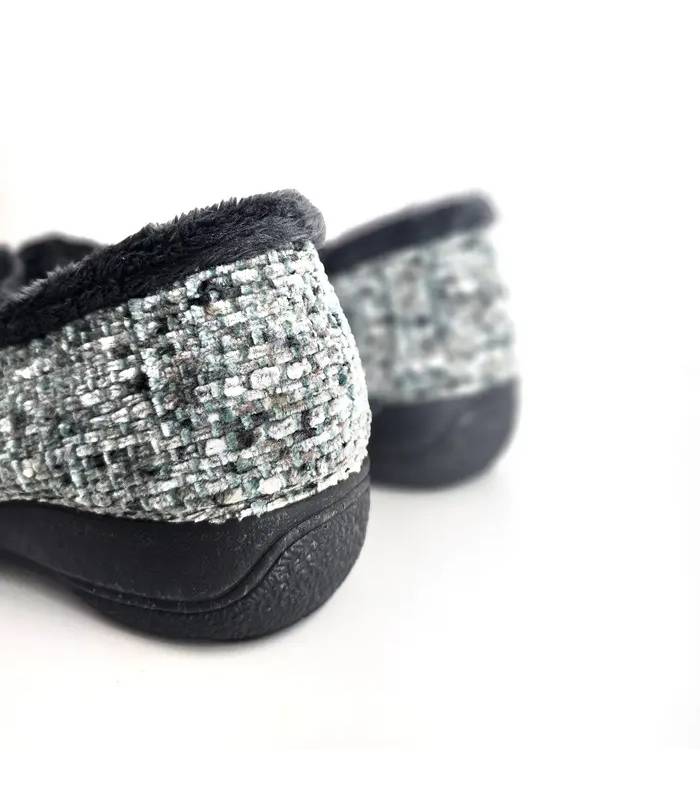 Vista trasera de zapatillas Cabrera jaspeadas con ribete gris y piso flexible