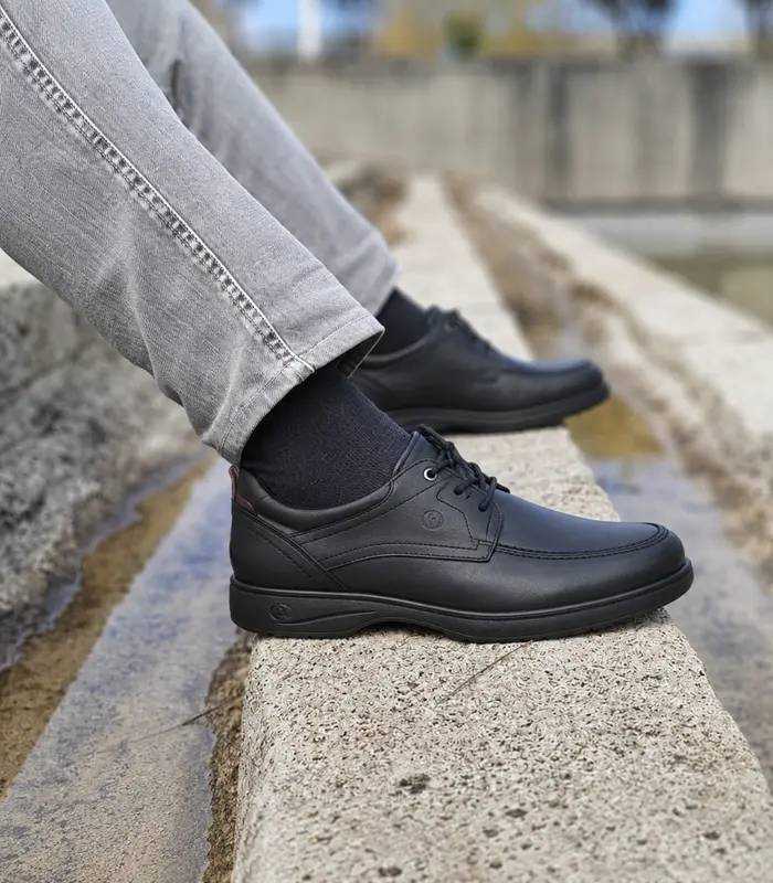 Zapatos hombre piel Luisetti negros cómodos con cordones puestos