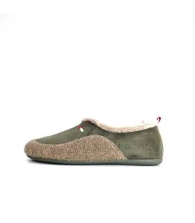 Perfil lateral de zapatilla de casa cerrada para hombre Cabrera Bamara con piso antideslizante