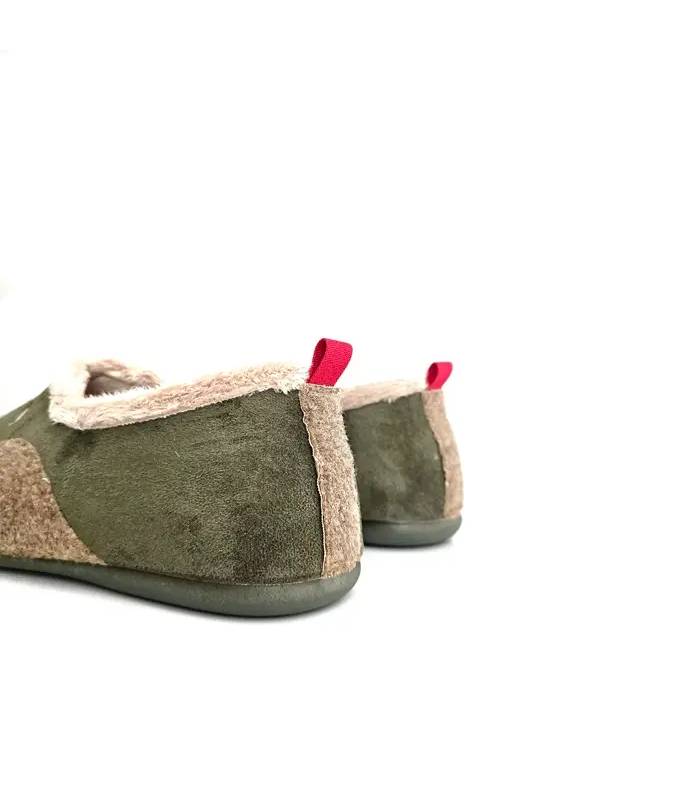 Vista trasera de zapatillas de casa hombre Cabrera Bamara con diseño cerrado e interior suave