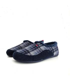 Vista lateral de zapatillas de casa cerradas para hombre Cabrera con diseño de cuadros azules y piso antideslizante