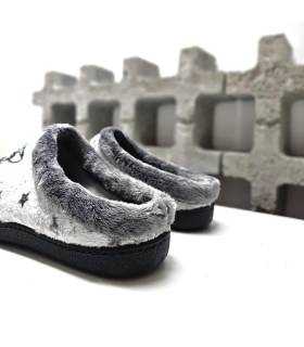 Vista trasera de zapatillas destalonadas Plumaflex mujer con ribete afelpado gris y piso negro