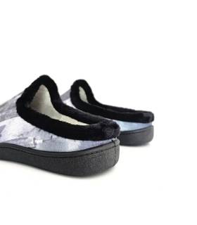 Vista trasera de zapatillas hombre Chaplin con talón abierto, ribete negro e interior de pelo suave