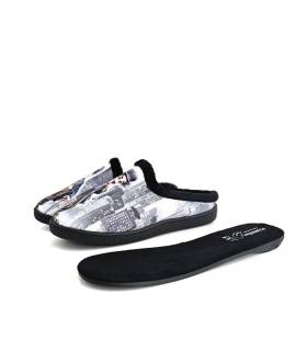 Zapatillas hombre Chaplin Plumaflex con plantilla de efecto memoria extraíble mostrada junto al calzado