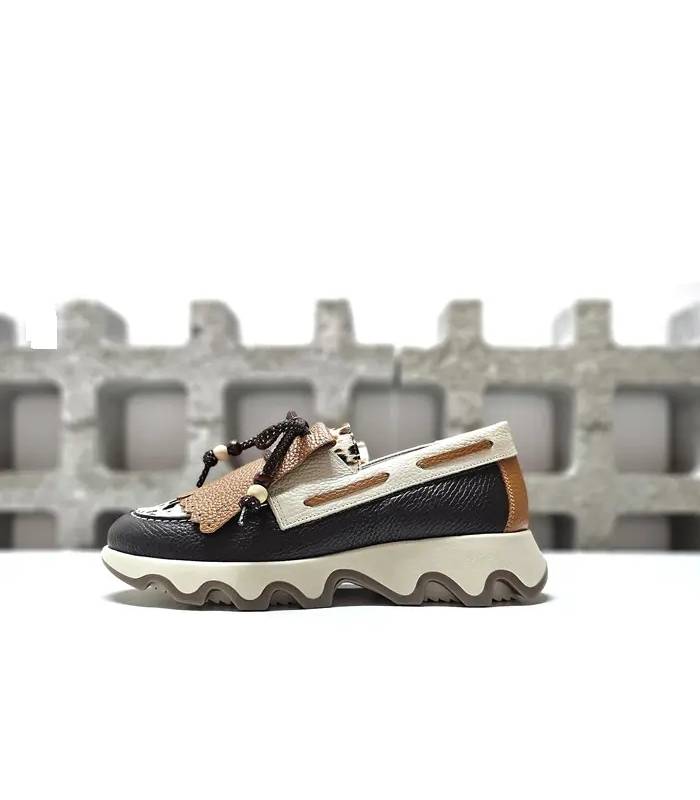 Perfil exterior de mocasín Nival mujer con pala camel y plataforma crema ondulada