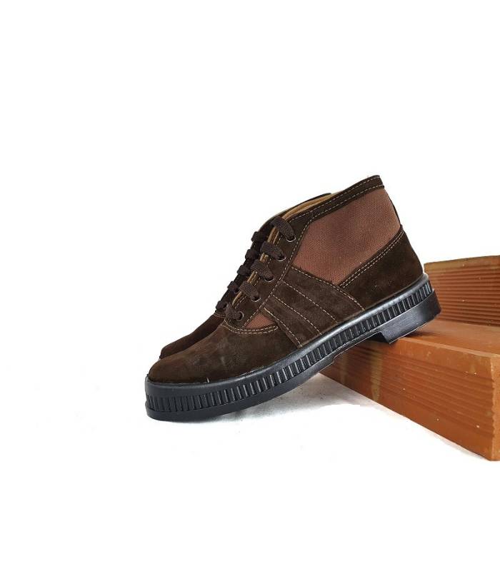 Vista lateral y suela de botas Mafer hombre con piso de caucho vulcanizado y relieve marcado