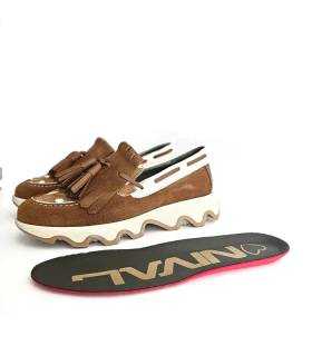 Vista frontal de mocasines mujer Nival en piel camel, cruda y animal print con plataforma