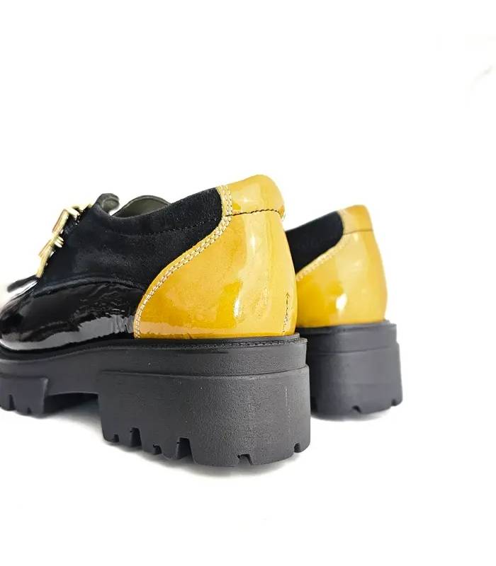 Talonera amarilla de charol en zapato Nival mujer de invierno