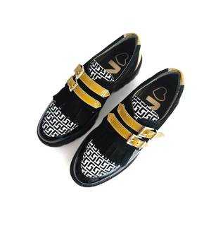 Vista superior de zapatos Nival con pala geométrica y flecos negros