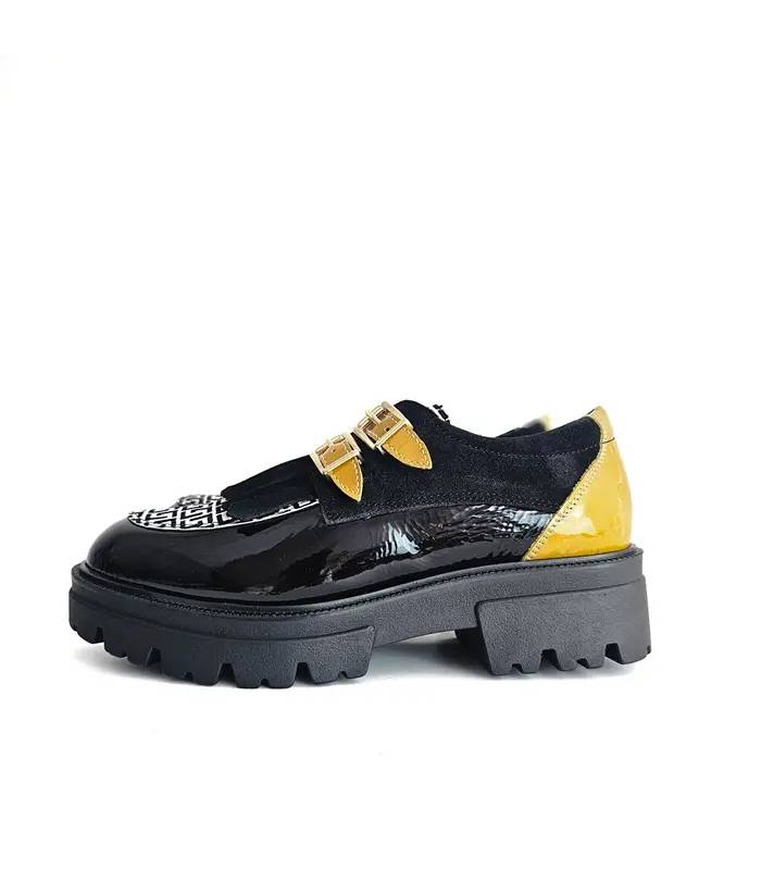 Perfil lateral de zapato Nival charol negro con plataforma track