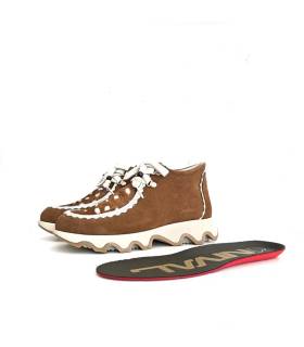 Botines Nival mujer con plantilla extraíble, ante camel y cordones decorados