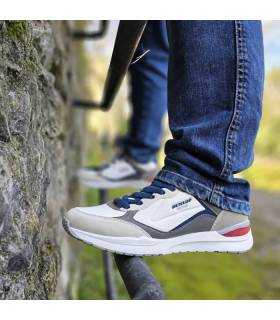 zapatillas deportivas hombre de Dunlop puestas