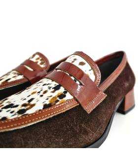 Detalle del animal print y del antifaz de piel del mocasín Jessica Nival
