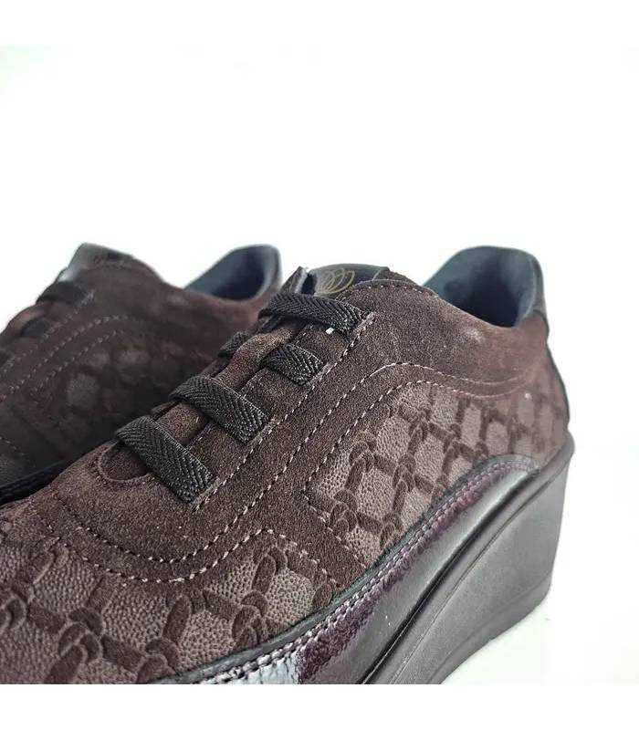 Detalle elásticos zapatos Laura Azaña marrón chocolate